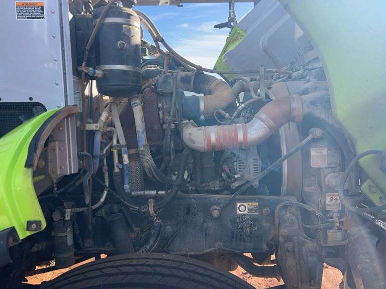 2018 Peterbilt PB348 showing 35,437 mi, 6,164 hrs - runs