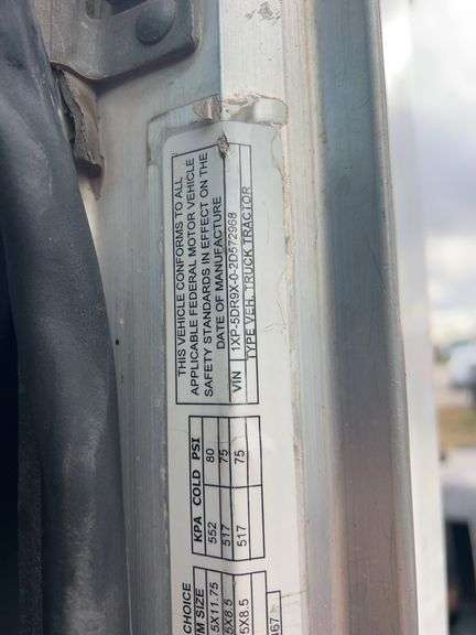 2002 Peterbilt Winch Truck 379 showing 6,294mi, hrs unkown- runs