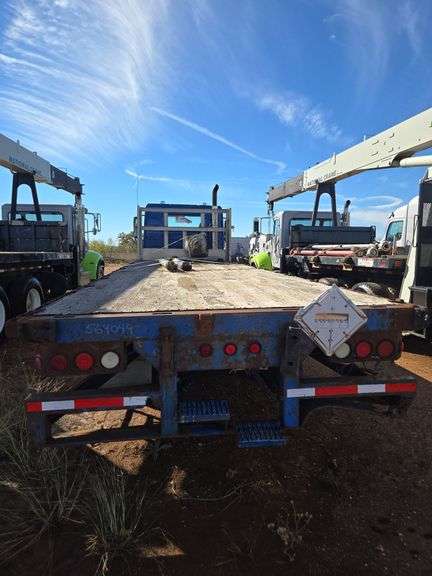 2010 Volvo VN showing 175,079 mi, hrs unknown - doesn't run