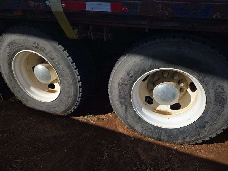 2010 Volvo VN showing 175,079 mi, hrs unknown - doesn't run