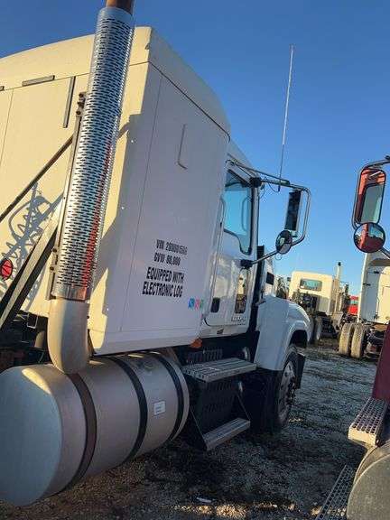 2008 Mack CHU613 miles & hrs unknown- runs
