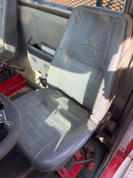 2012 Mack CHU613 showing 30,835 mi, 15,715 hrs - runs