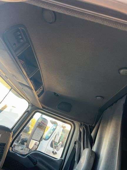 2008 Mack CXU613 showing 559,053 mi, 14,786 hrs- runs