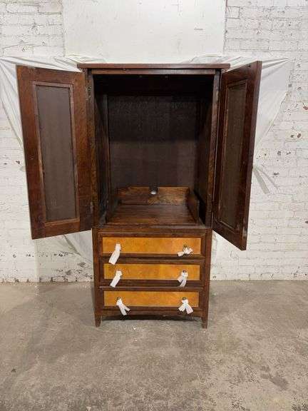 Entertainment center