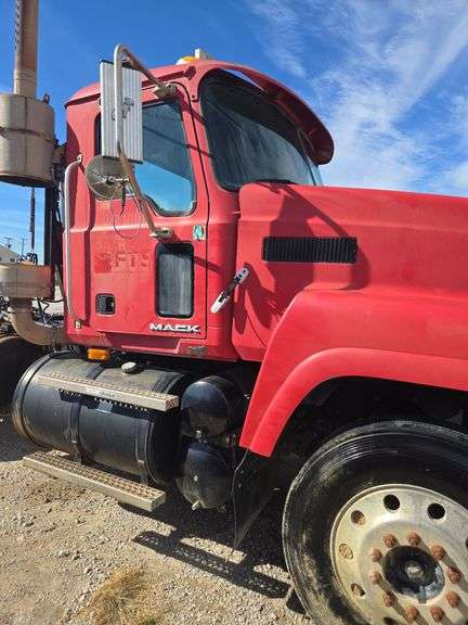 2008 Mack CHU613 showing 55,705 mi, 14,199 hrs- runs