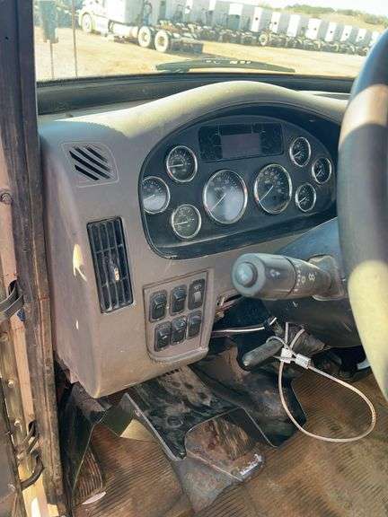 2018 Peterbilt PB348 showing 35,437 mi, 6,164 hrs - runs