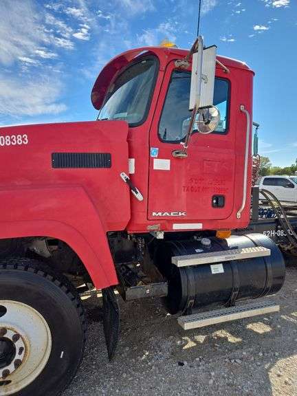 2008 Mack CHU13 miles & hrs unknown- doesn't run