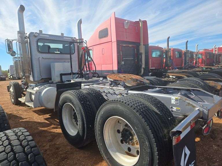 2012 Peterbilt 388 showing 30,080 mi, 7,495 hrs - doesn't run