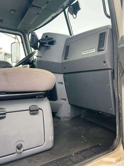 2013 Mack CXU613 showing 359,326 mi, 8,691 hrs - runs