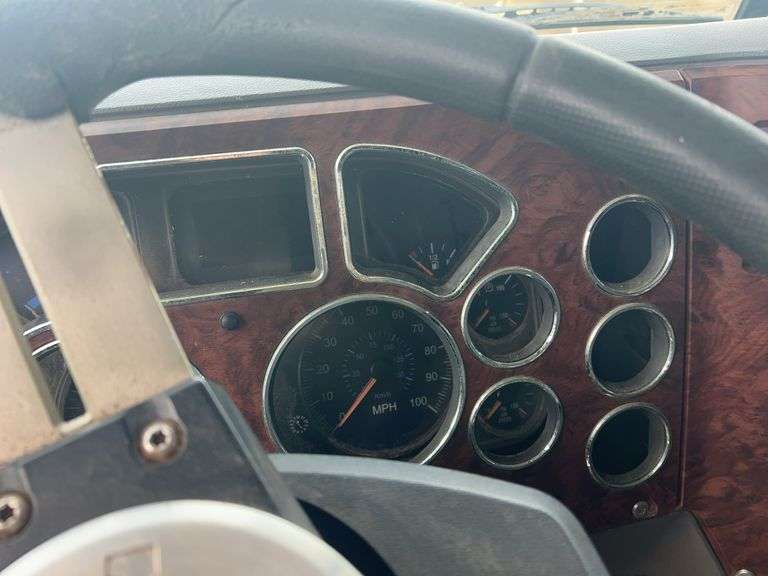 2007 Mack CXP613 showing 551,127 mi, 17,645 hrs - doesn't run