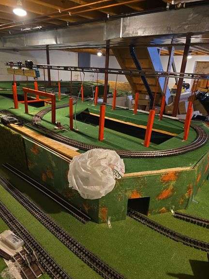 LARGE DOUBLE DECK TRAIN LAYOUT WITH ATTACHED TRACKS AND ACCESSORIES ...