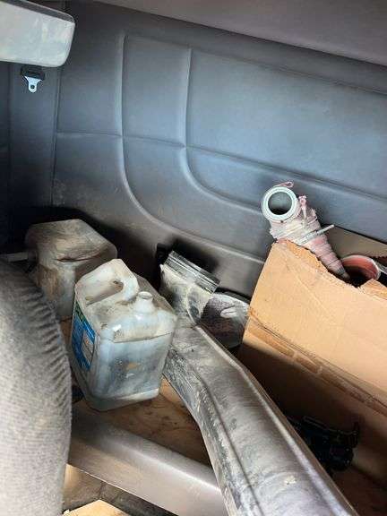 2014 Peterbilt 388 showing 425,273 mi, hrs unknown - doesn't run