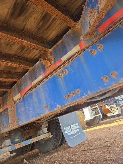 2010 Volvo VN showing 175,079 mi, hrs unknown - doesn't run