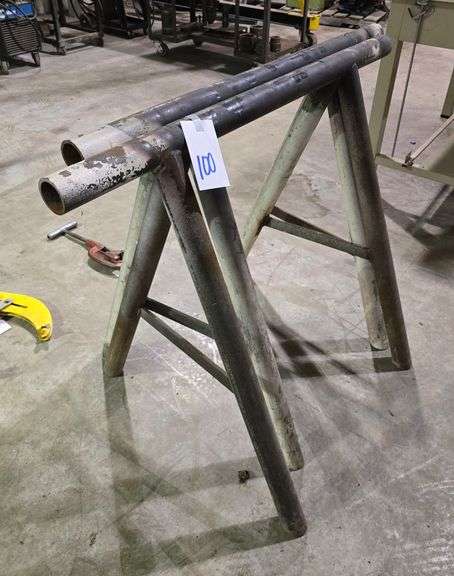 SET OF METAL SAW HORSES