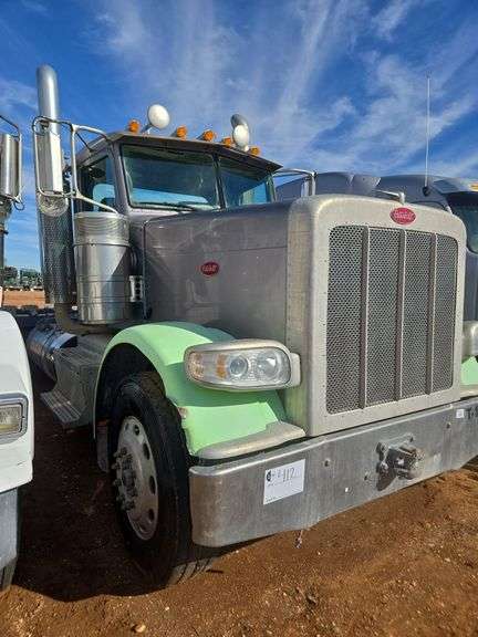 2012 Peterbilt 388 showing 48,817 mi, 9,224 hrs - runs