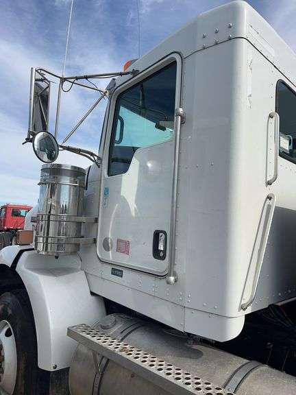 2019 Kenworth T8 showing 17,891 mi, 3,432 hrs - runs