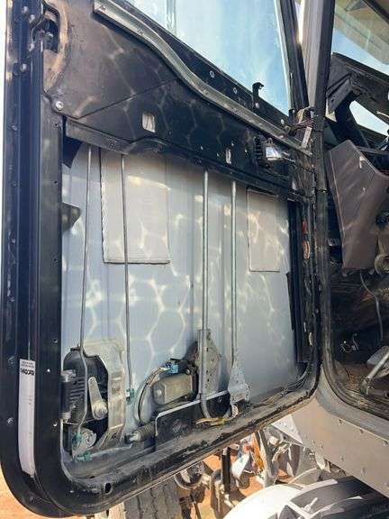 2014 Peterbilt miles & hrs unknown - doesn't run