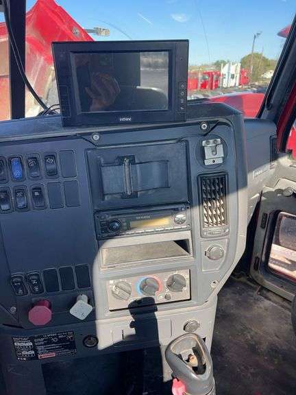 2008 Mack CHU13 miles & hrs unknown- doesn't run