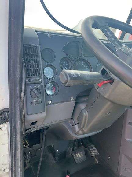 2014 Mack CHU613 showing 498,610 mi, 11,275 hrs - runs