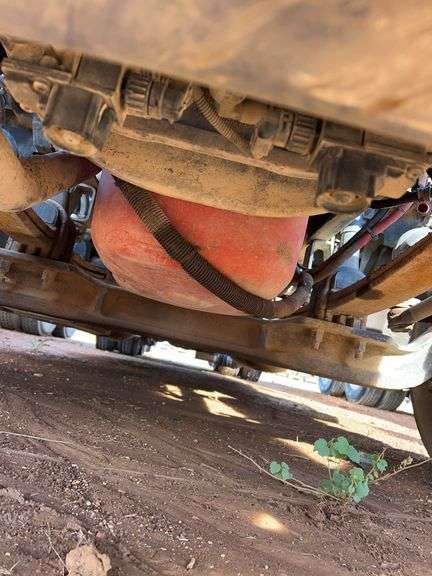 2015 Peterbilt 579 showing 416,100 mi, 22,250 hrs - runs