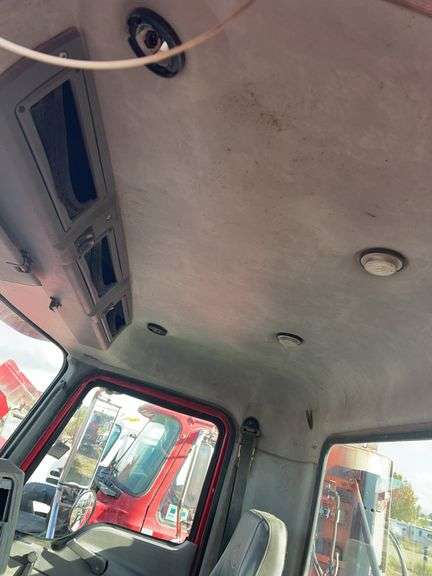 2008 Mack CHU613 showing 50,530 mi, 12,375 hrs- runs