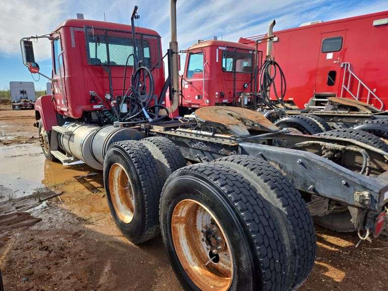 2012 Mack CHU613 showing 39,668 mi, 4,939 hrs - runs