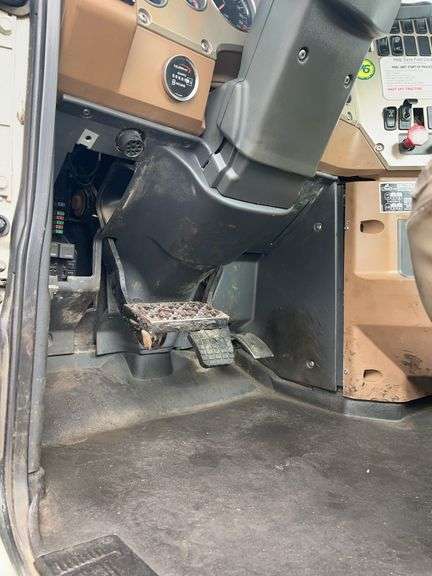 2007 Mack CTP713 showing 47,533 mi, 9999 hrs - runs