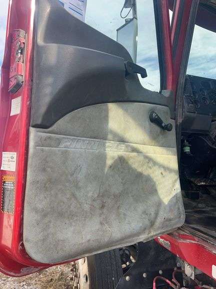 2011 Mack CHU613 showing 38,136 mi, hrs unknown- doesn't run