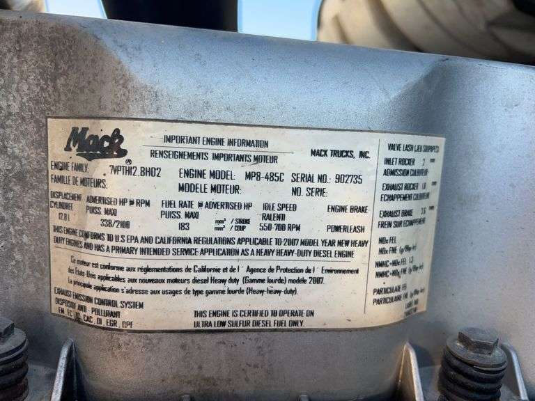 2008 Mack CXU613 showing 529,582 mi, 12,274 hrs- runs