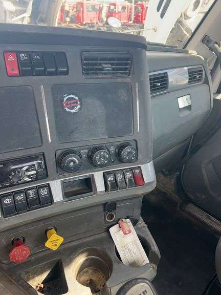 2018 Kenworth T880 showing 26,719 mi, hrs unknown - doesn't run