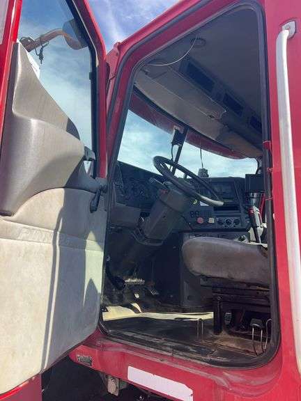 2008 Mack CHU613 showing 61,447 mi, 15,684 hrs - runs