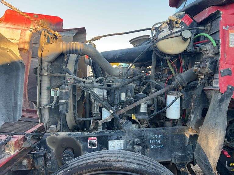 2007 Mack CHN613 showing 89,052 mi, hrs unknown- runs