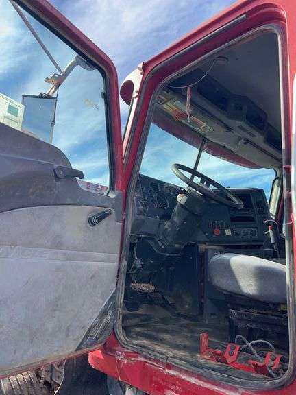 2012 Mack CHU613 showing 30,835 mi, 15,715 hrs - runs