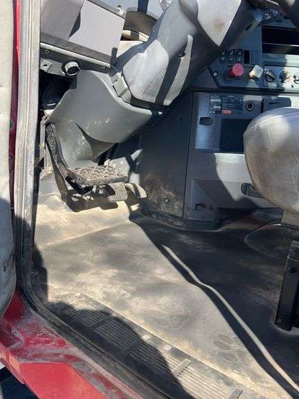 2012 Mack CHU13 showing 28,654 mi, 15,876 hrs- runs