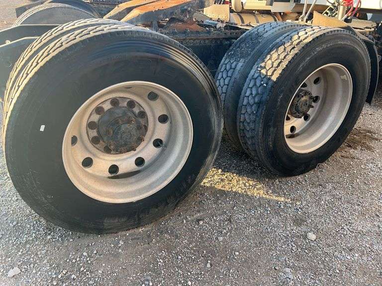 2008 Mack CXU613 showing 559,053 mi, 14,786 hrs- runs