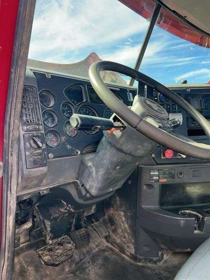 2012 Mack CHU613 showing 39,668 mi, 4,939 hrs - runs