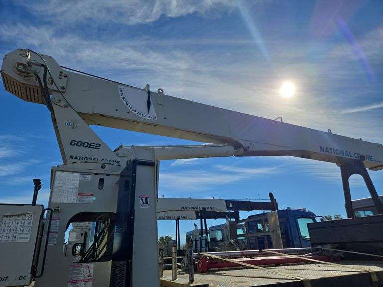 2019 Peterbilt PB348 showing 18,201 mi, 5,443 hrs - runs