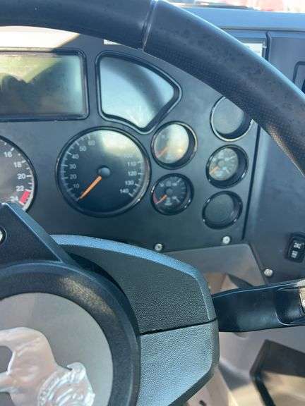 2014 Mack CXU613 showing 501,255 mi, hrs unknown- runs