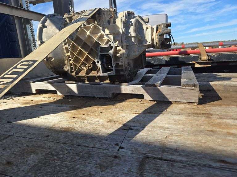 2010 Volvo VN showing 175,079 mi, hrs unknown - doesn't run