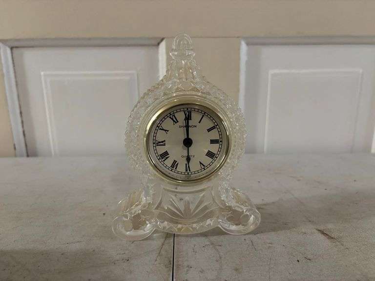 Figurines and clock - Kaufman Realty & Auctions