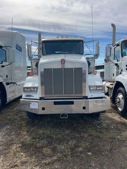 2019 Kenworth T8 showing 17,891 mi, 3,432 hrs - runs
