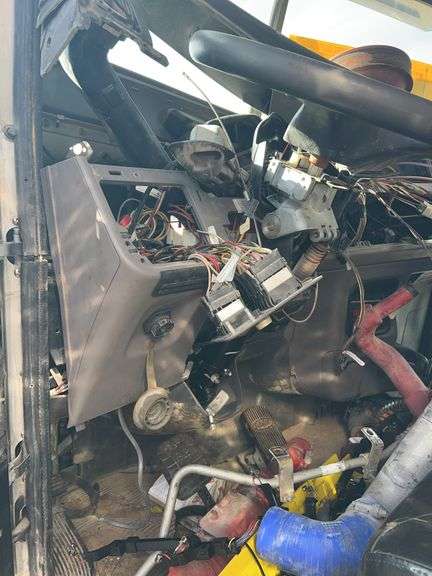 2014 Peterbilt miles & hrs unknown - doesn't run