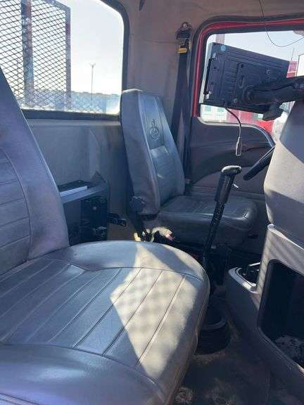 2012 Mack CHU13 showing 28,654 mi, 15,876 hrs- runs