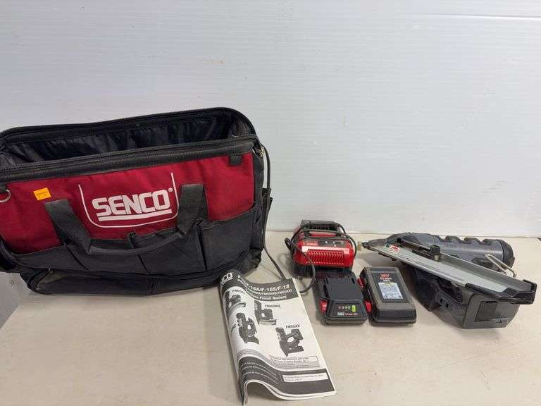 Senco FN65DA 15 GA angled finish nailer, 2 batteries w/ charger