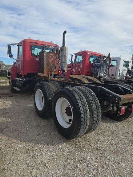 2008 Mack CHU613 showing 61,447 mi, 15,684 hrs - runs