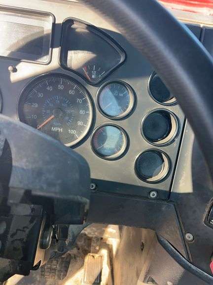 2008 Mack CHU613 showing 43,154 mi, 8,316 hrs- doesn't run