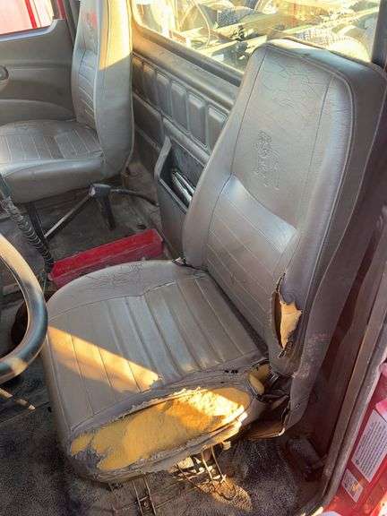 2007 Mack CHU613 showing 38,067 mi, 13,851 hrs- runs