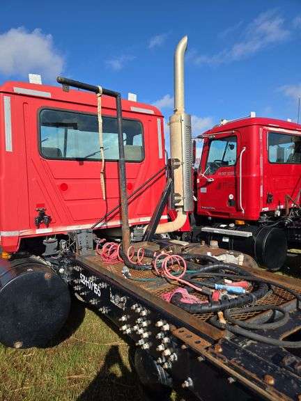 2007 Mack CHN613 showing 55,977 mi, 15,504 hrs- doesn't run