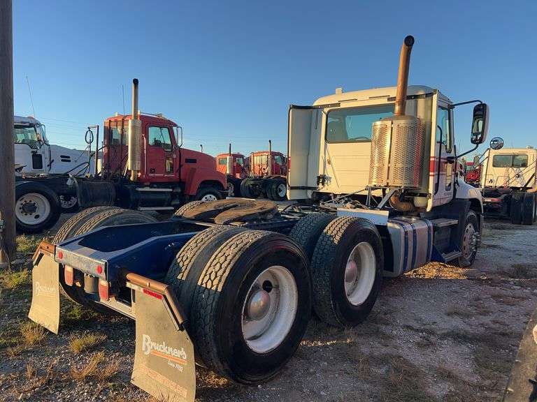 2014 Mack CXU613 showing 665,241, 14,352 hrs- runs