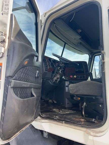 2007 Mack CXP613 showing 551,127 mi, 17,645 hrs - doesn't run